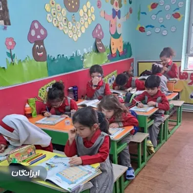مهد کودک و پیش دبستانی پرستوهای شادی