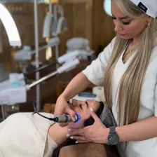 کلینیک زیبایی رویال درم