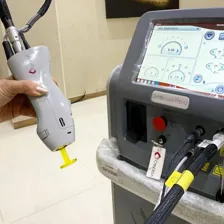 کلینیک زیبایی آذر