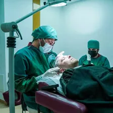 کلینیک زیبایی علیرضا اقدم