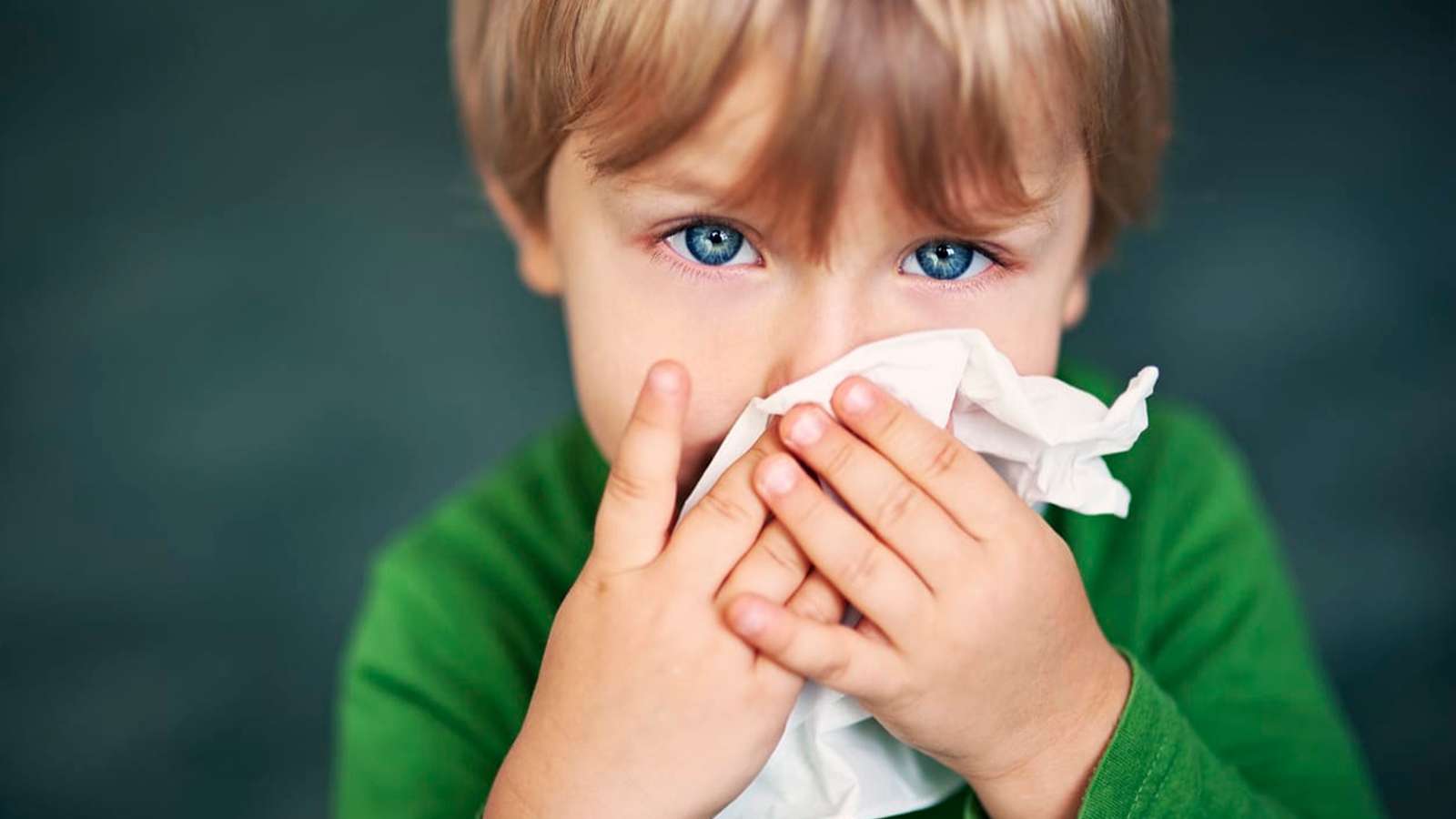 کودک با بینی آسیب دیده
