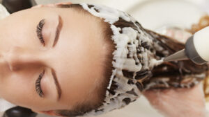 پروتئین تراپی مو چیست؟ از خواص تا عوارض