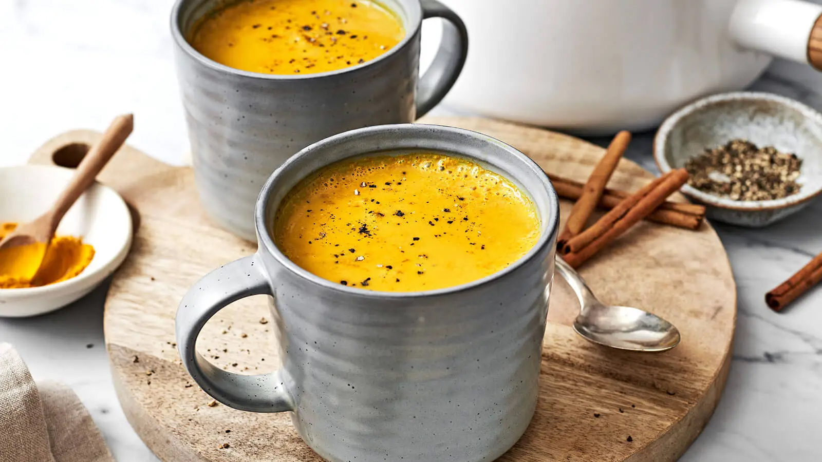 خو‌ا‌ص شیر و زردچوبه و دارچین و ز‌نجبیل