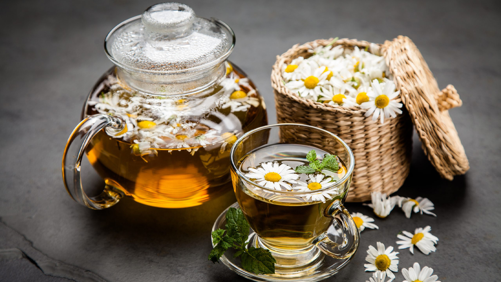 خو‌اص عرق بابونه برای رحم