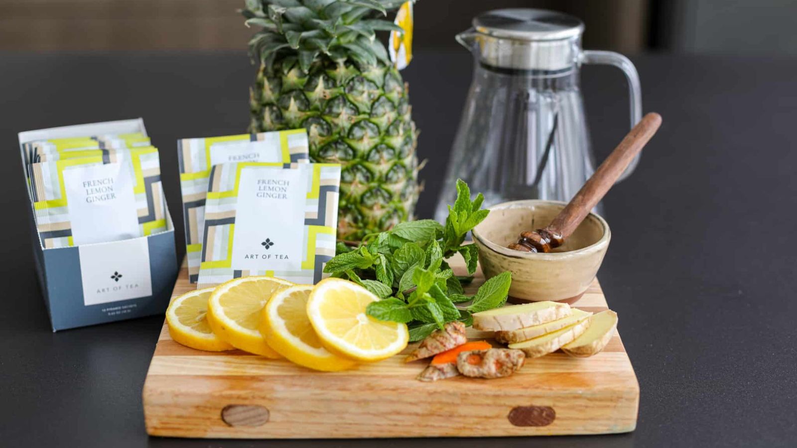 دمنوش چای سبز و آناناس و زنجبیل، بهترین دمنوش برای نفخ شکم