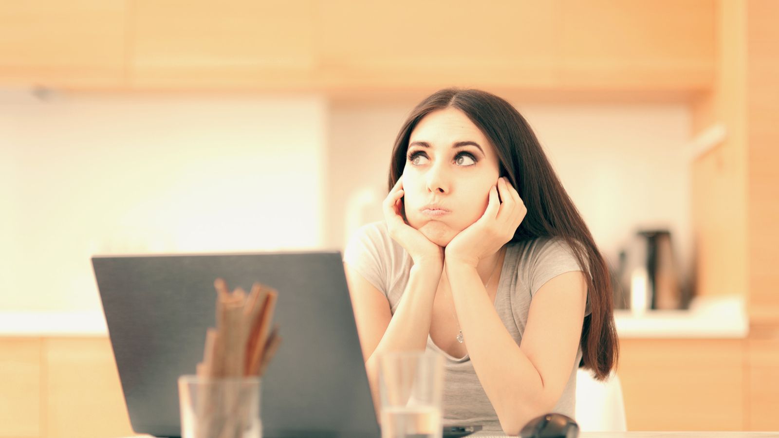 همال‌کاری یکی از علائم کلیدی ADHD است