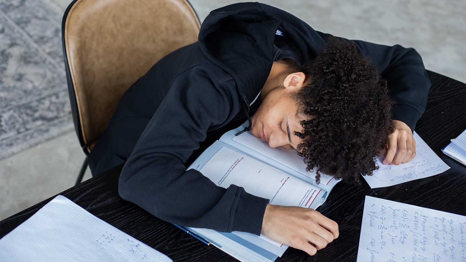 خطرات بیخوابی