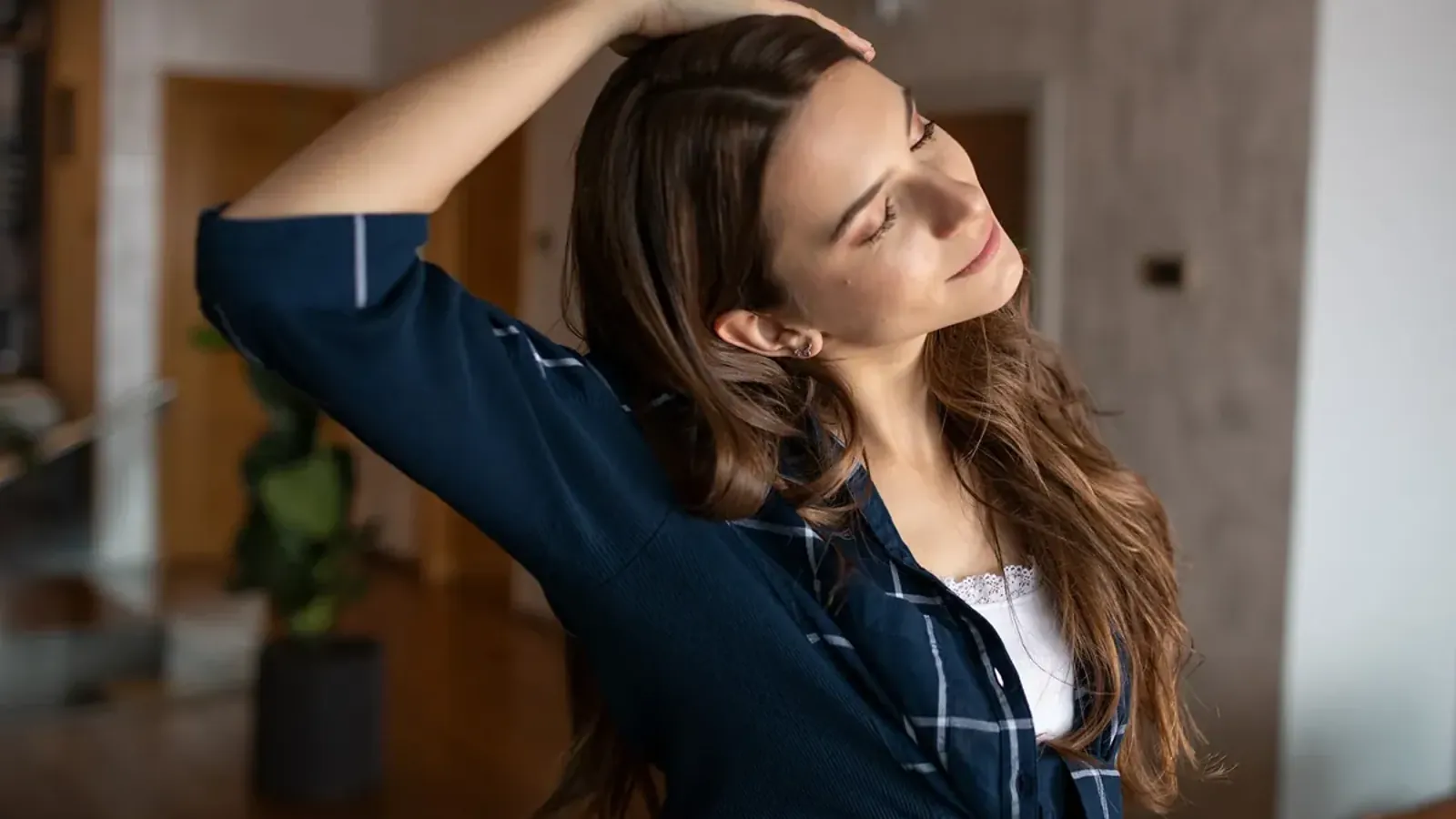 چرخش آرام گردن (Gentle Neck Rotation)