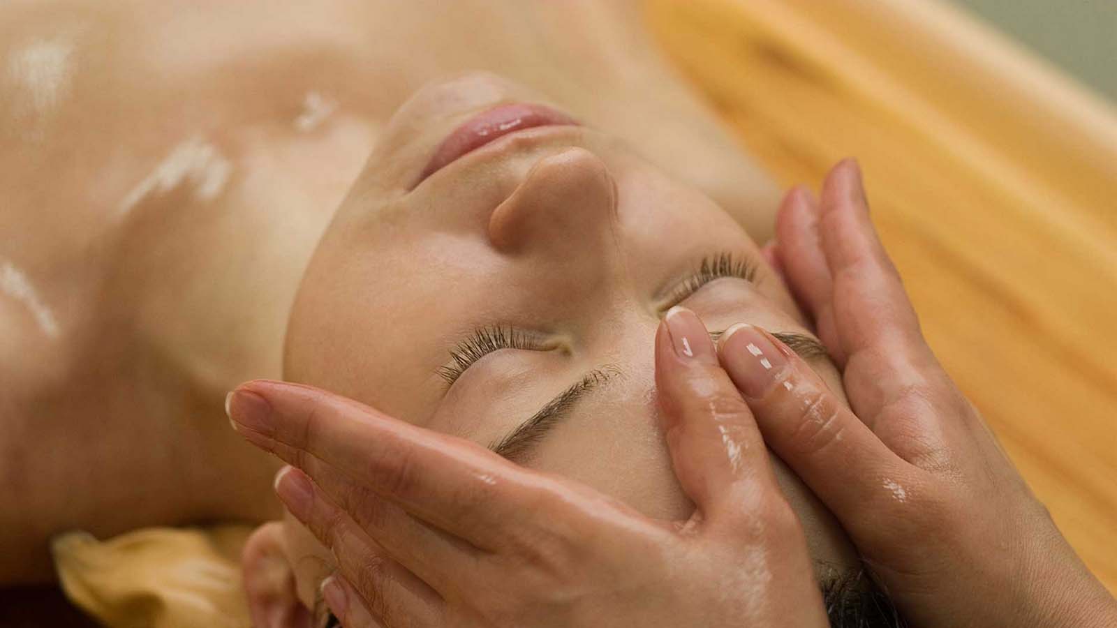 خواص ماساژ صورت با یخ