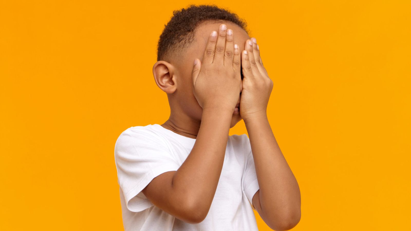 عوامل محیطی و تجربیات کودکی