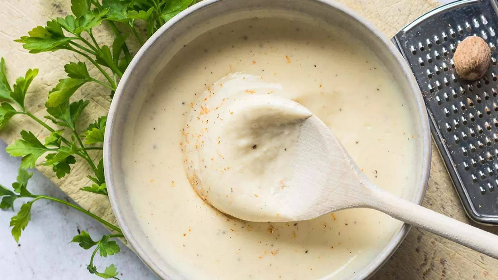 مراحل تهیه سس بشامل (سس سفید کلاسیک فرانسوی)