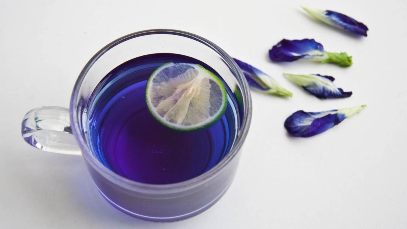 خواص گل گاوزبان برای پوست