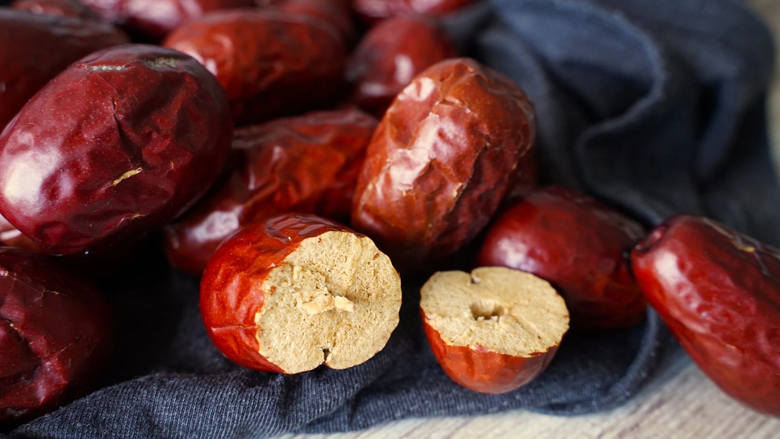 خواص عناب برای کیست تخمدان