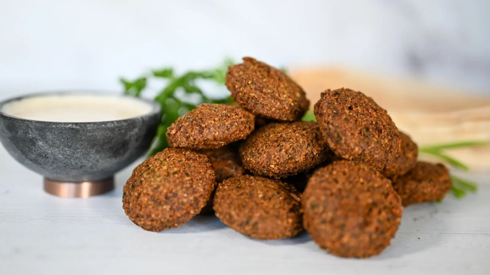 طرز تهیه فلافل شکل‌دهی