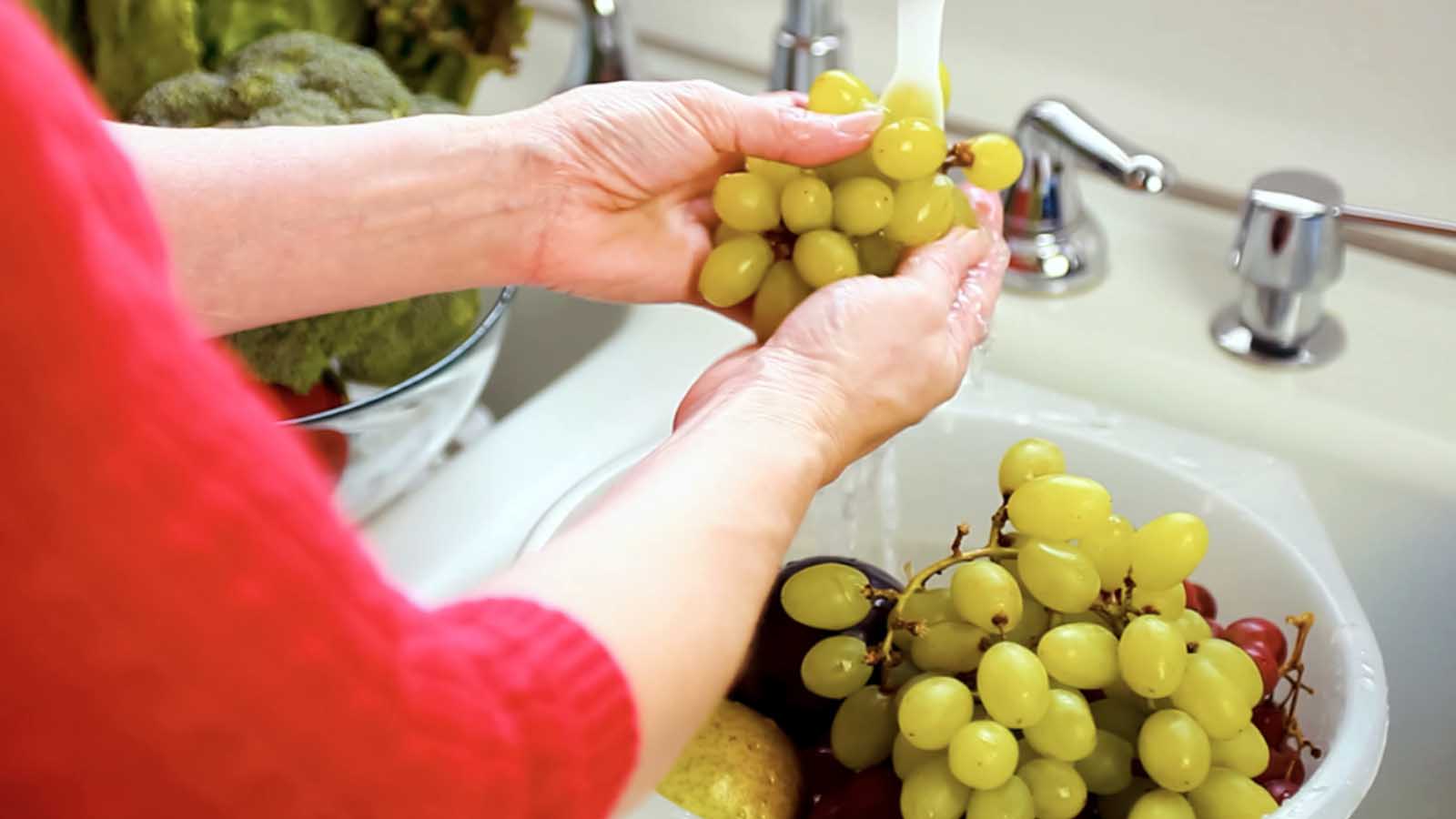 آیا پوست و هسته انگور مفید است