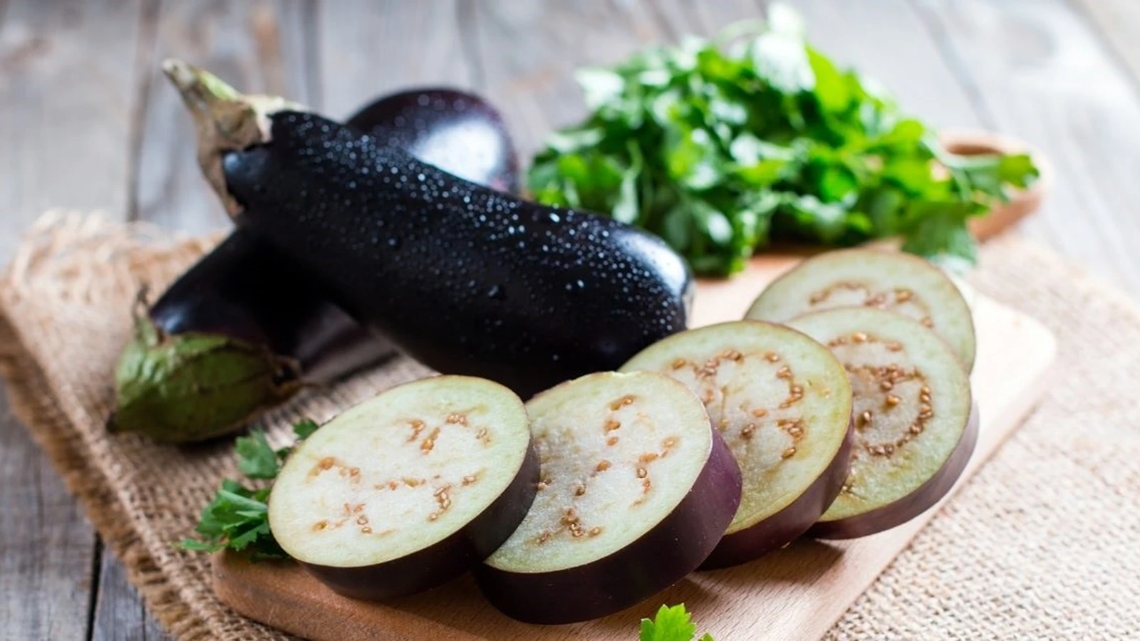 طرز تهیه کشک بادمجان: روش‌های کم‌روغن و رژیمی