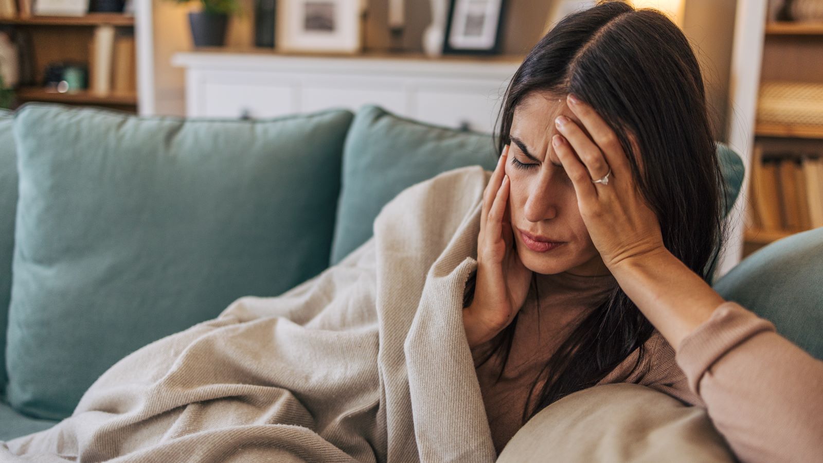 علت سردرد پیشانی و حالت تهوع