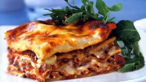 طرز تهیه لازانیا؛ لایه‌های منسجم با سس خوش‌طعم