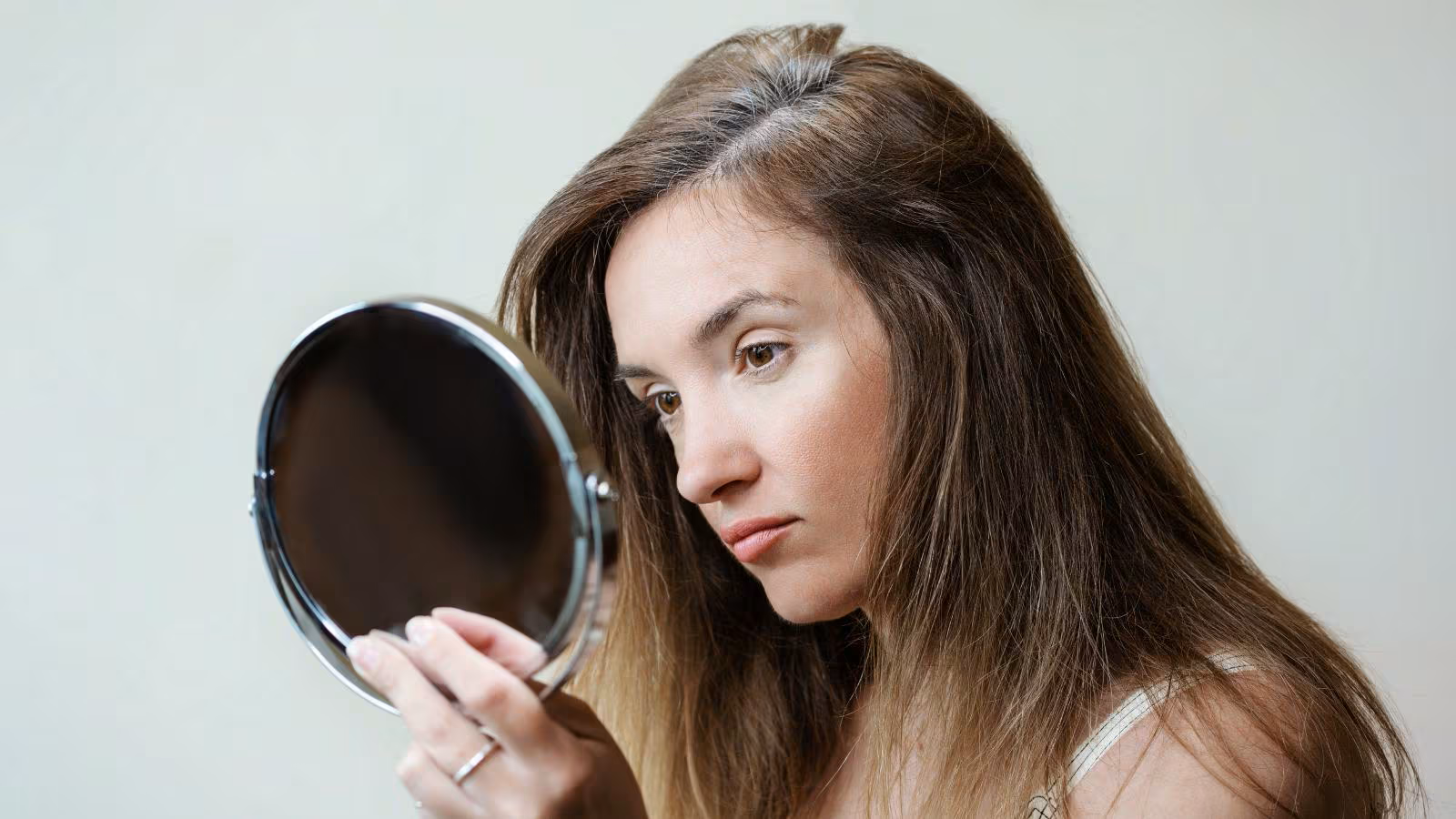 موی سفید در جوانی نشانه چیست؟