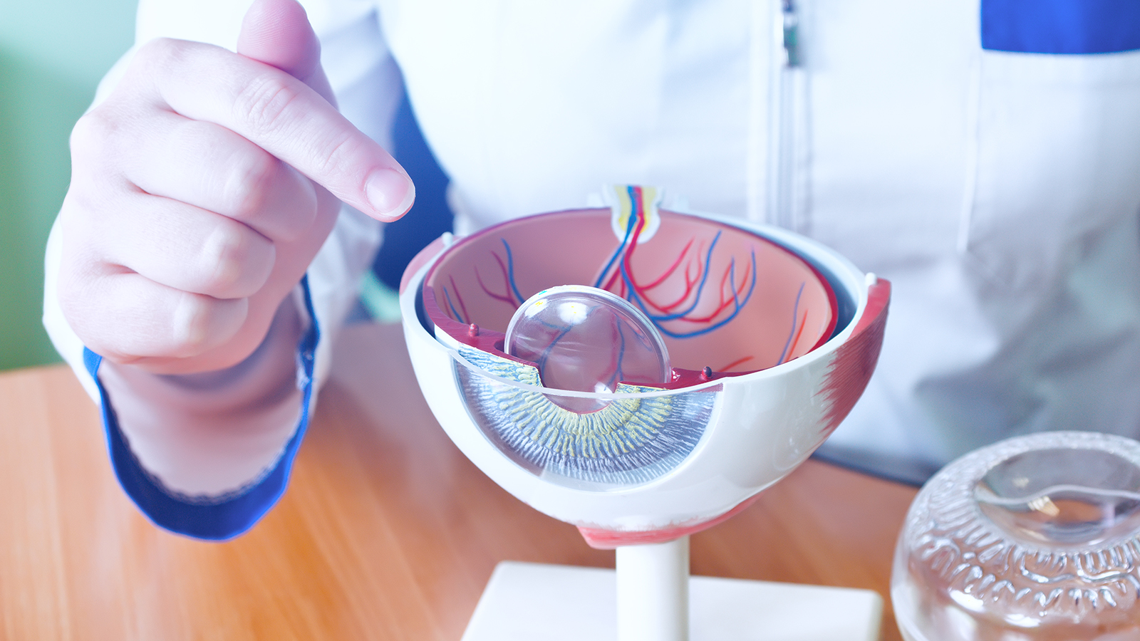 اگر آب مروارید عمل نشود چه میشود