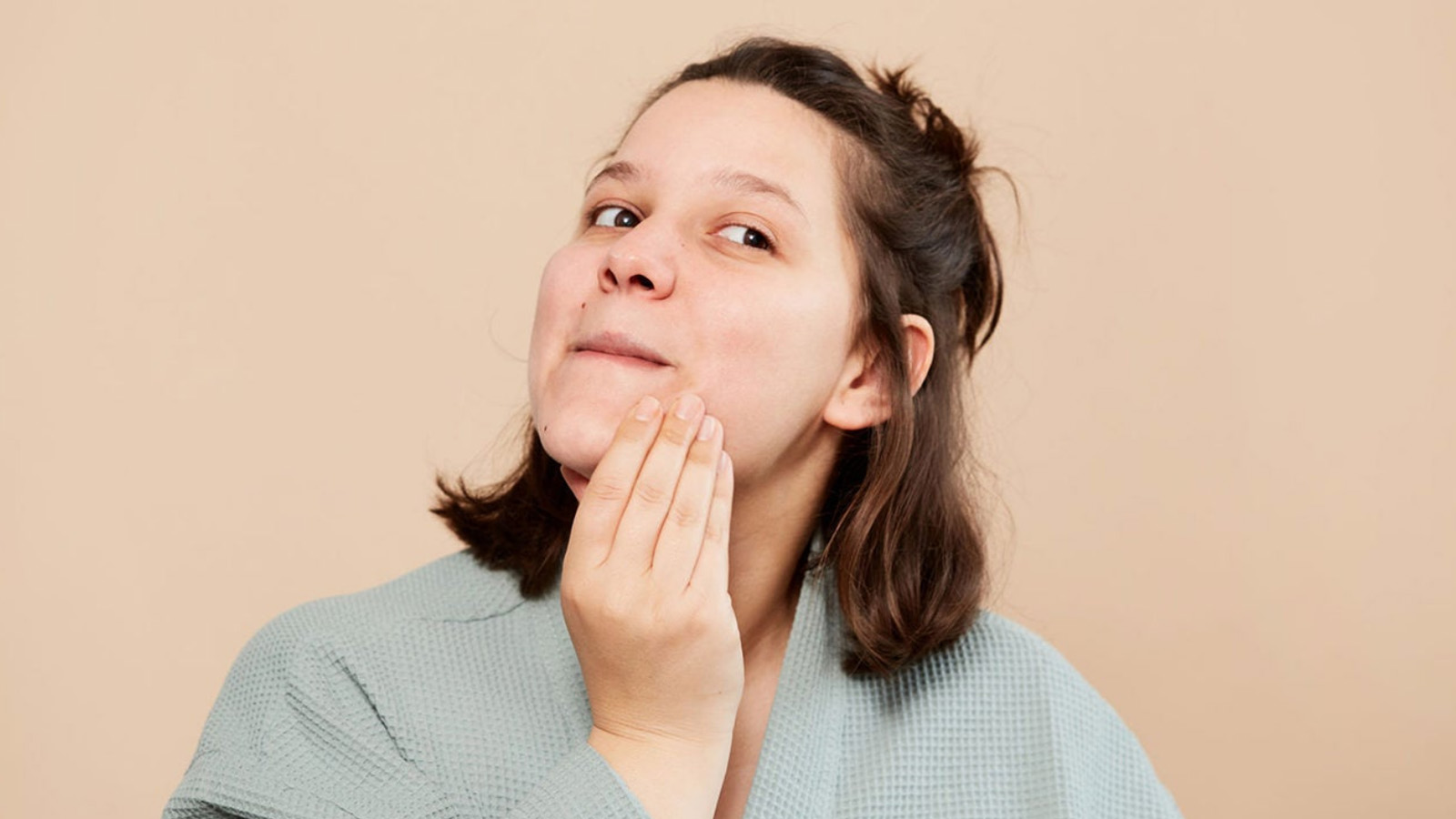 چرا قبل از پریود جوش میزنیم