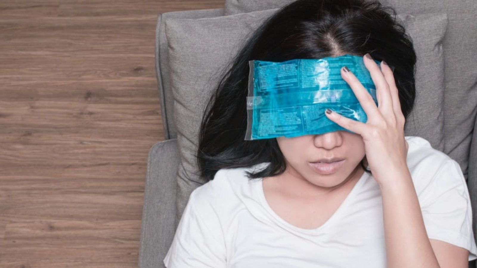 درمان خانگی اگزما دور چشم با کمپرس سرد