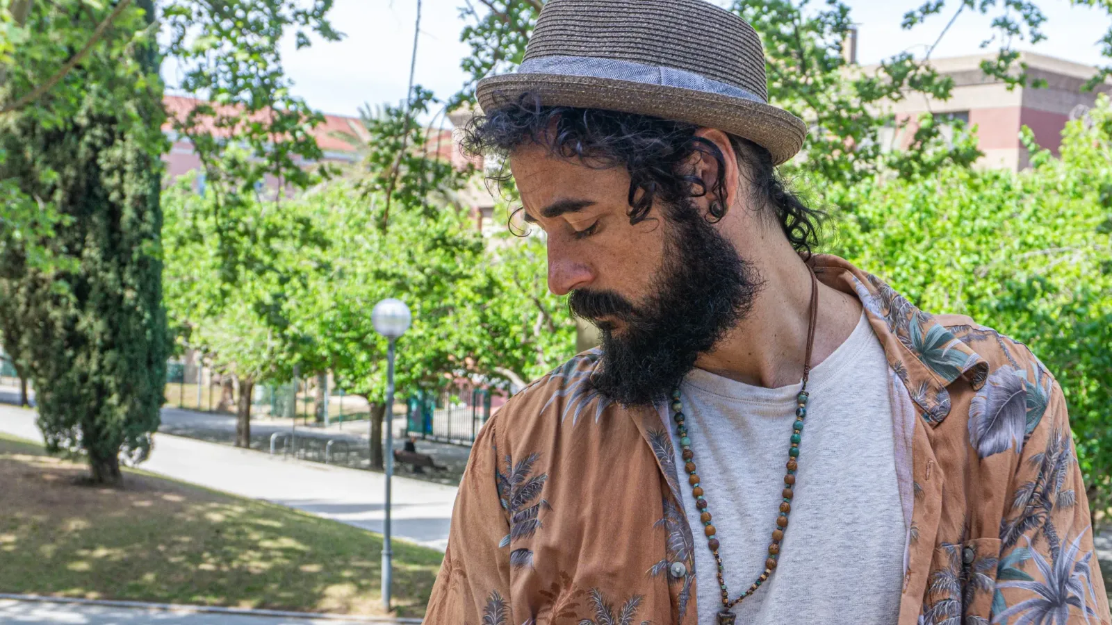 مردی با تیپ متفاوت