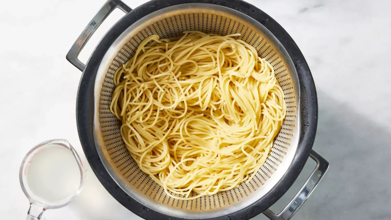 ١. آماده‌سازی پاستا