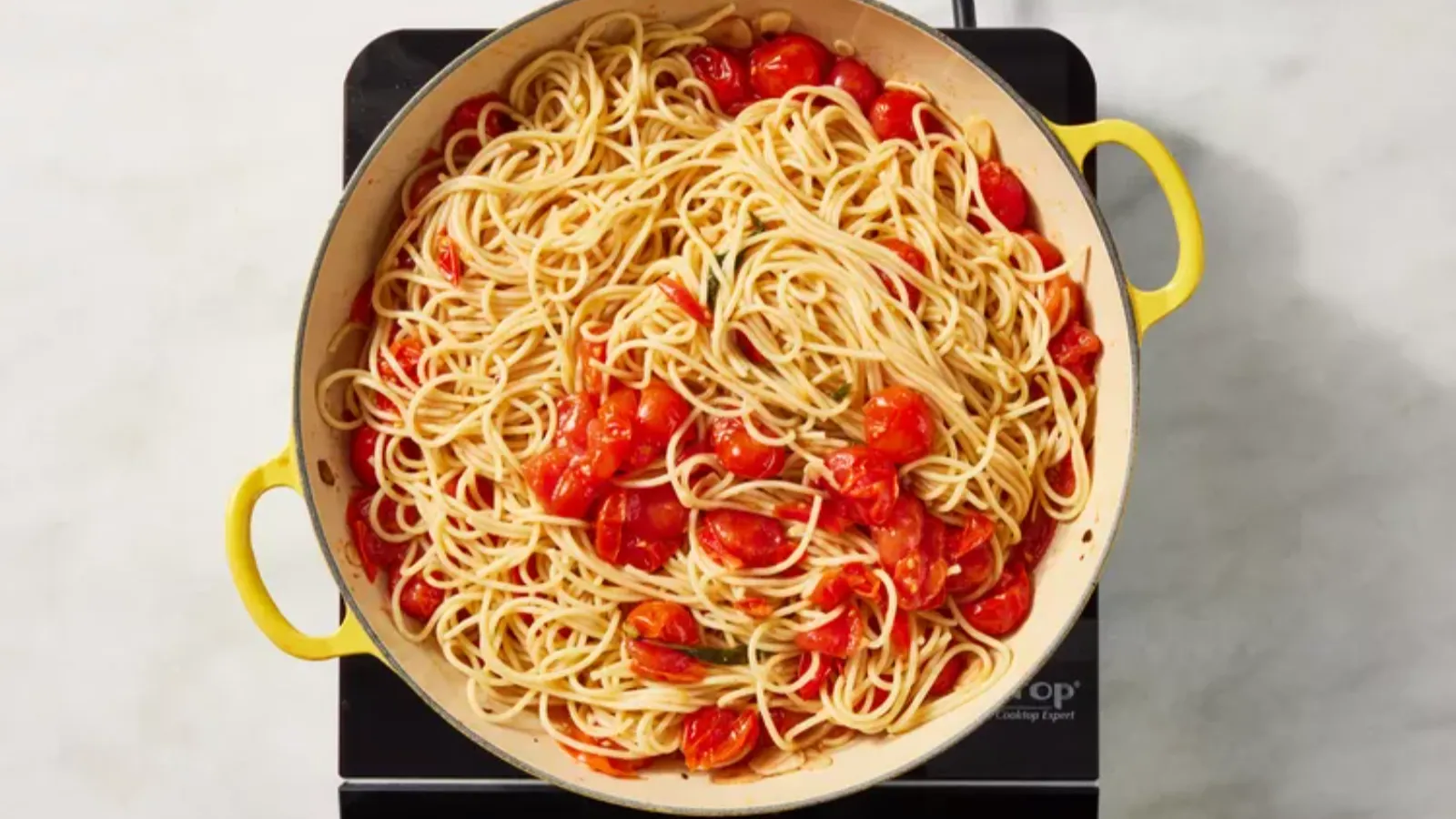 ٤. ترکیب پاستا با سس