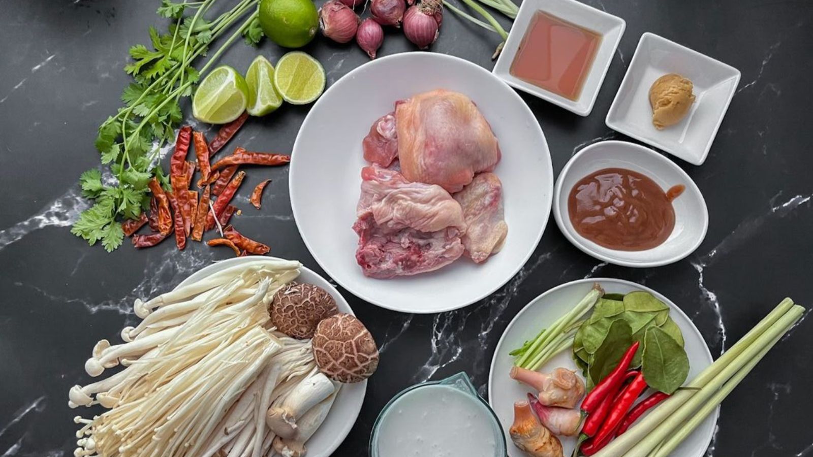 مواد اصلی تشکیل‌دهنده سوپ تام خا