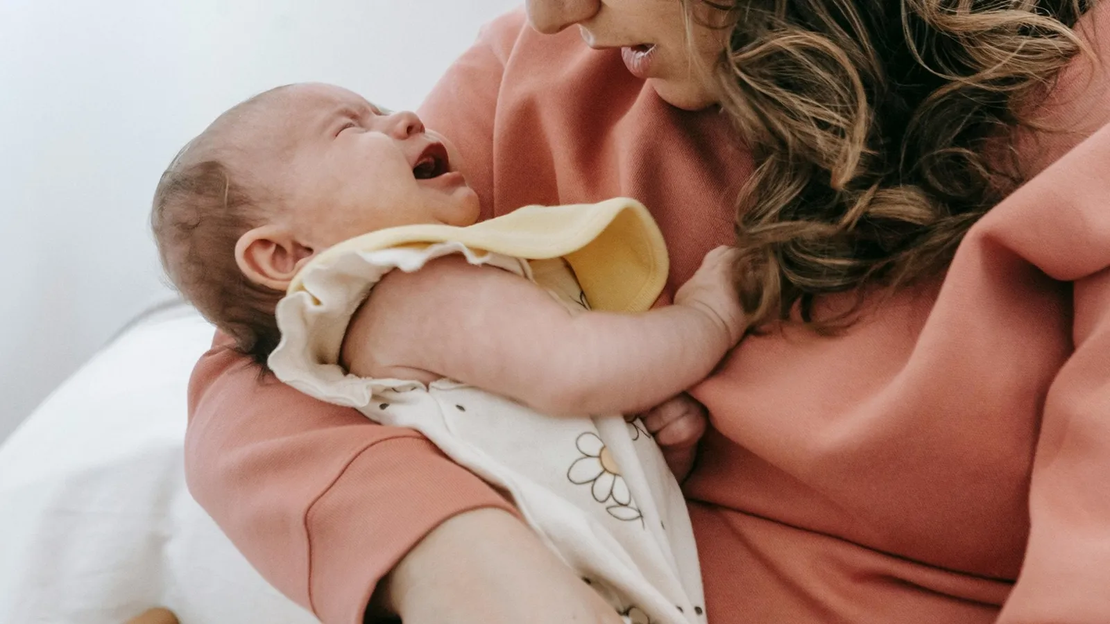 درمان خانگی یبوست نوزاد دو ماهه