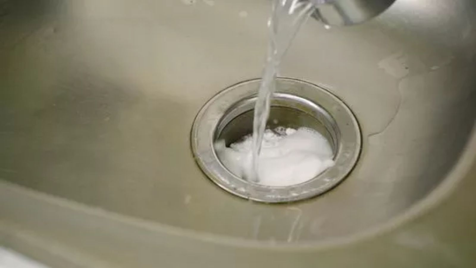 تميز كردن سينك با جوش شيرين و سرکه