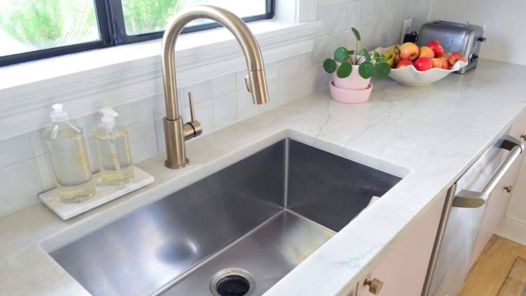 انواع روش‌های تمیز کردن سینک با جوش شیرین