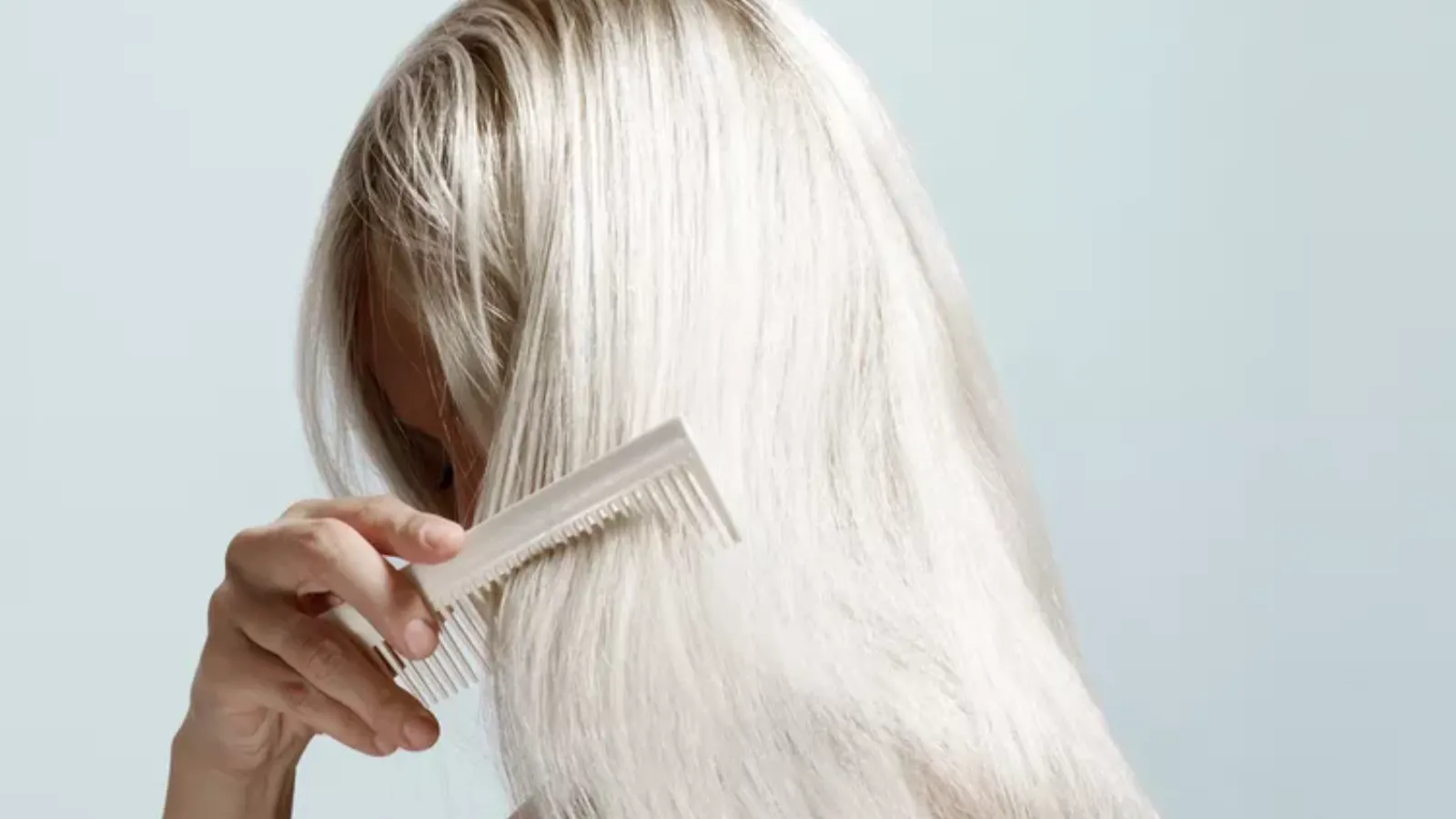 مراقبت در برابر کلر و شانه‌کردن اصولی مو