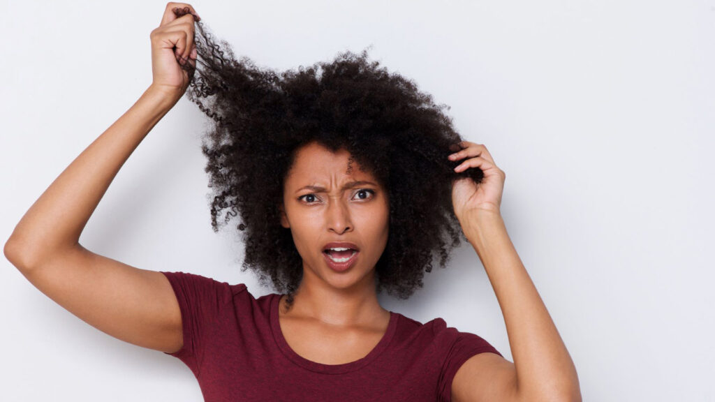 علت درد کف سر ریشه مو