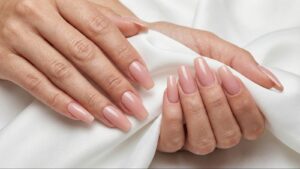 کاشت ناخن پلی ژل