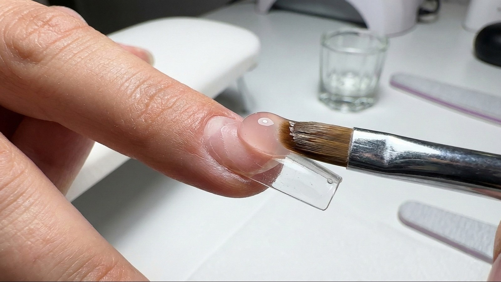 کاشت ناخن با تیپ و پلی ژل