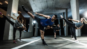 بادی کامبت چیست؟ راهنمای کامل تمرین، فواید و عوارض