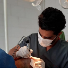 کلینیک کاشت مو آزادی